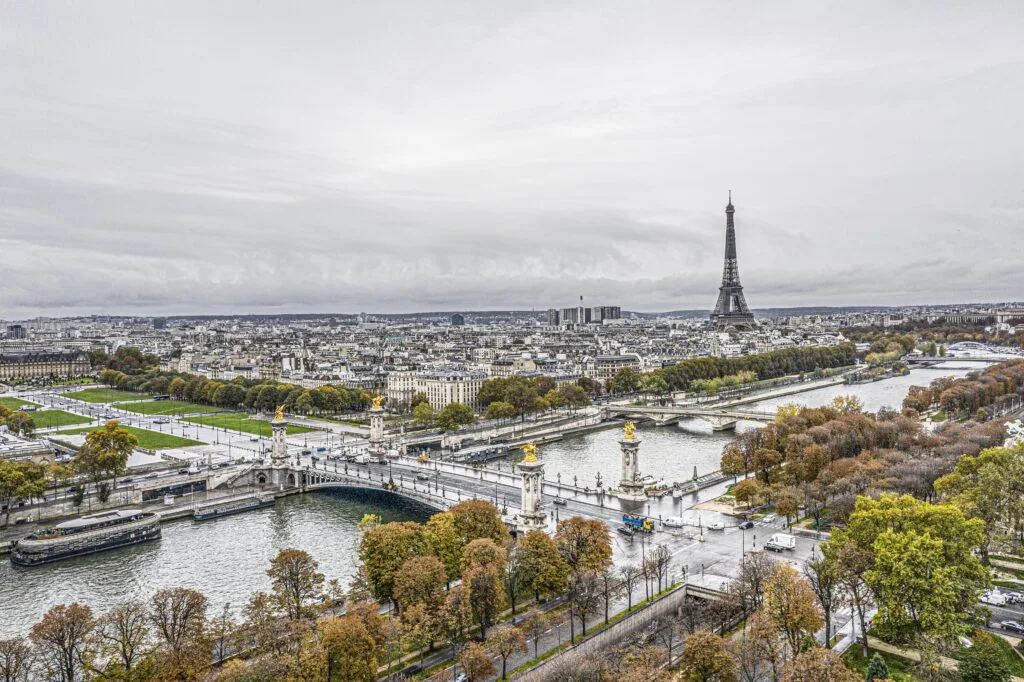 eiffel-tower-over-the-river-the-seine-and-the-alex-2024-09-27-08-05-29-utc-min-1024x682.jpg